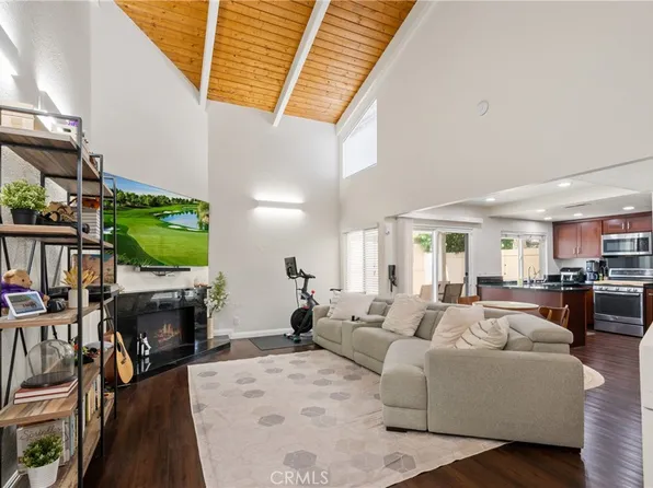 4412 Lincoln Plaza Way, Cypress, CA 90630