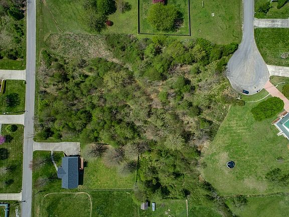 5th image of 2913 Center Ct