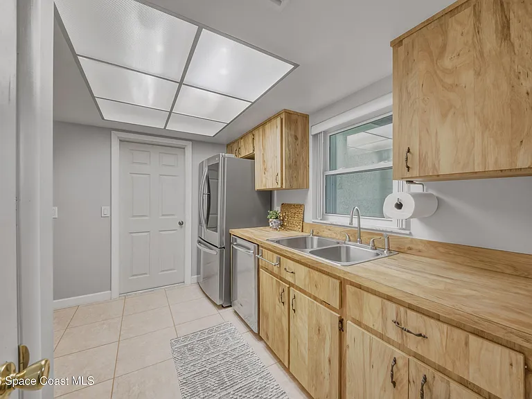2224 Westminster Dr — Photo 4