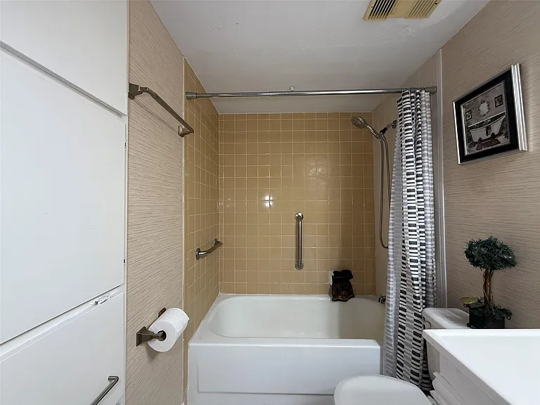 845 Augusta Dr #11 — Photo 15
