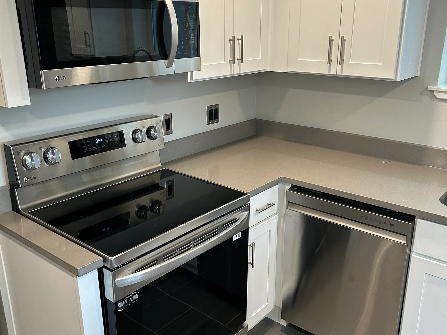 2 bed, 900 sqft, $1,599 — Photo 2
