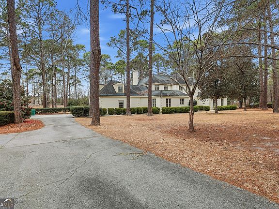 2nd image of 208 Timberline Rd