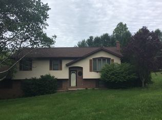 402 Moonhill Dr, Schuylkill Haven, PA 17972