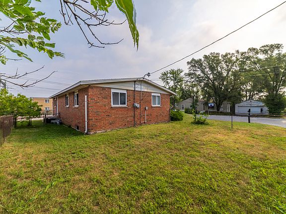 5th image of 401 Oak St