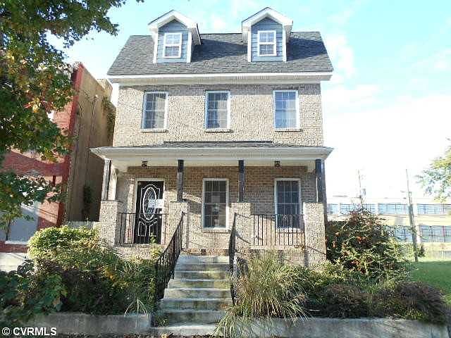 1st image of 905 W Clay St