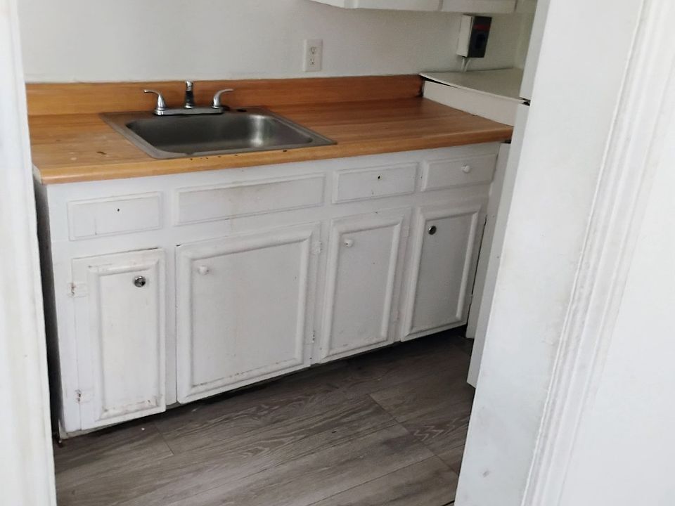 1st image of 517 1/2 N Cameron St #517