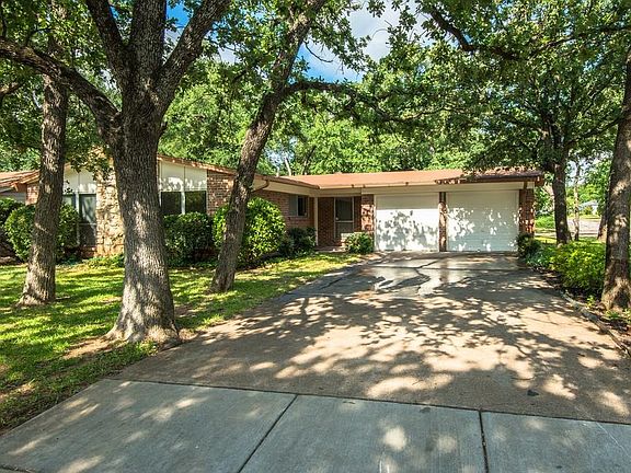 2nd image of 96 Ravenswood Dr