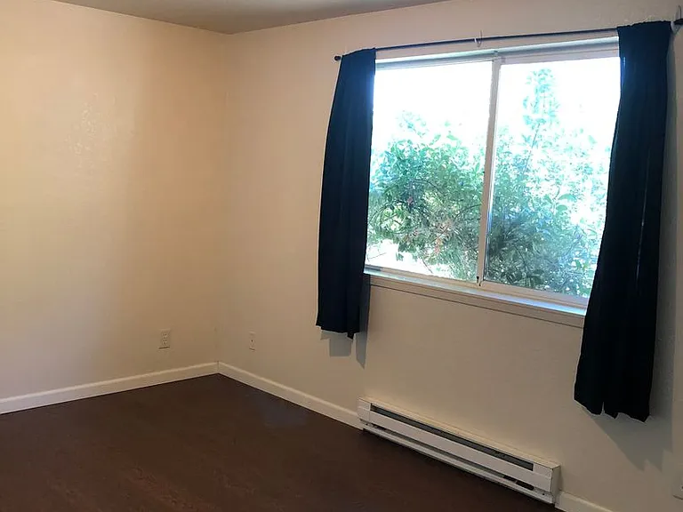 3259 Johnson St — Photo 3