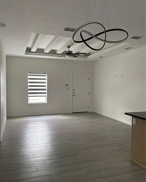 3904 Ventura Ave #2