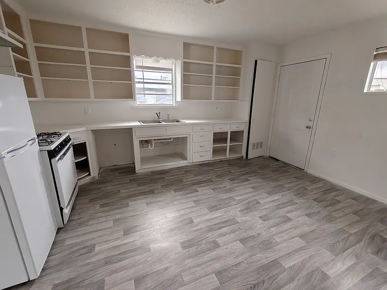 403 E 3rd St #405 — Photo 39