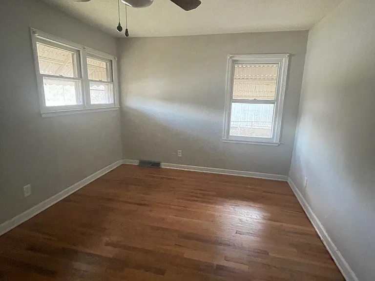 1207 Chestnut Ferry Rd — Photo 3