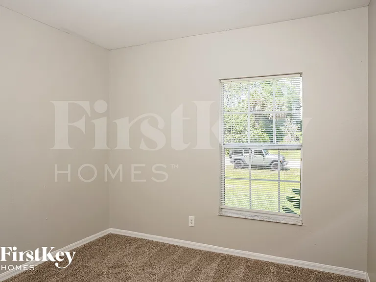 3958 N Chamberlain Blvd — Photo 14