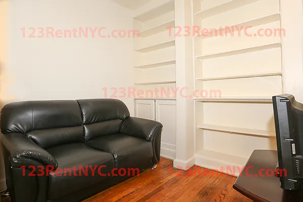 Rented by Chartwell Manhattan Realty | media 4