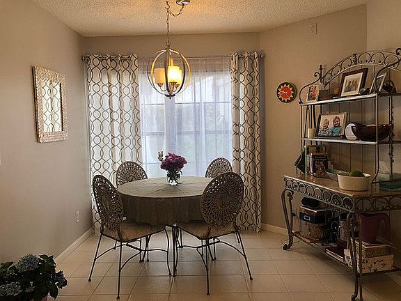 Renovated Breakfast Nook 201
