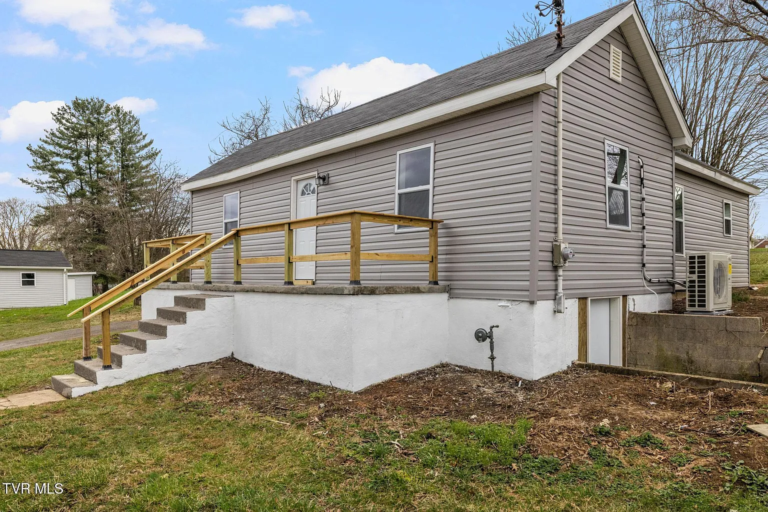 2152 Randolph St photo 1