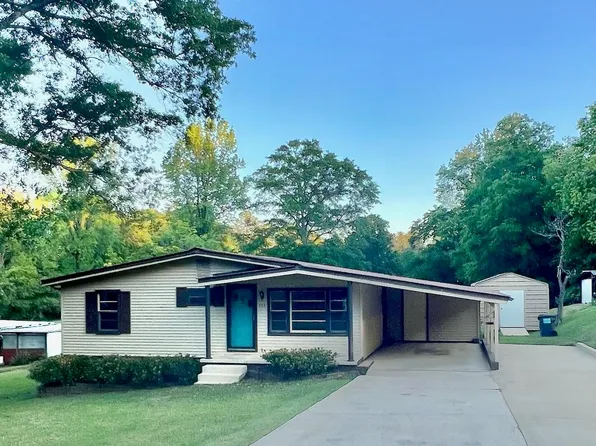 325 1st Ave N, Centreville, AL 35042