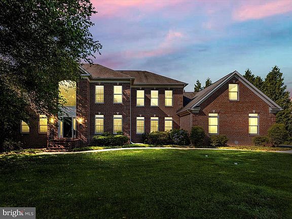 2nd image of 611 Traveller Ct