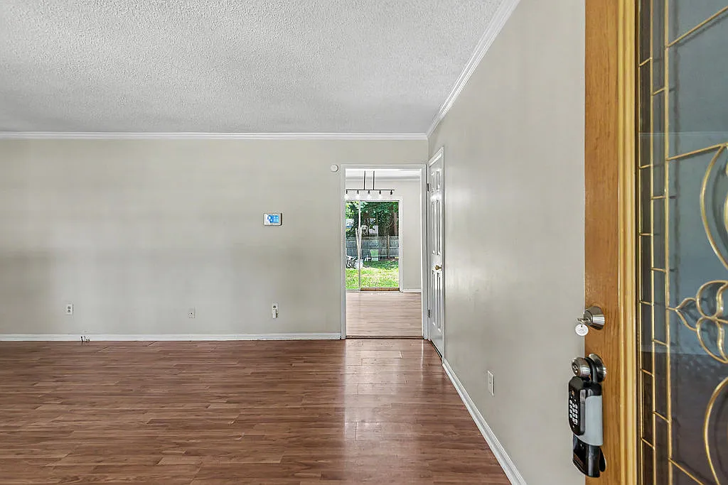 124 Carolina Circle - 1 — Photo 4
