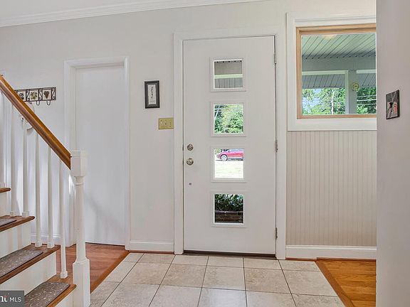 4th image of 107 Giddings Ave