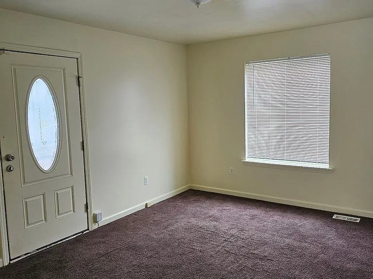 9501 Lauder St — Photo 5