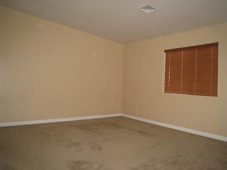 5th image of 915 Desert View Dr
