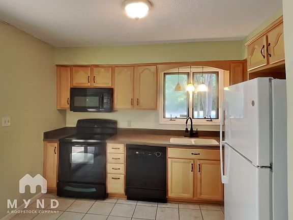 3rd image of 100 Beaver Dam Ct
