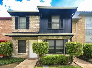 1050 Willow Oaks Cir, Pasadena, TX 77506