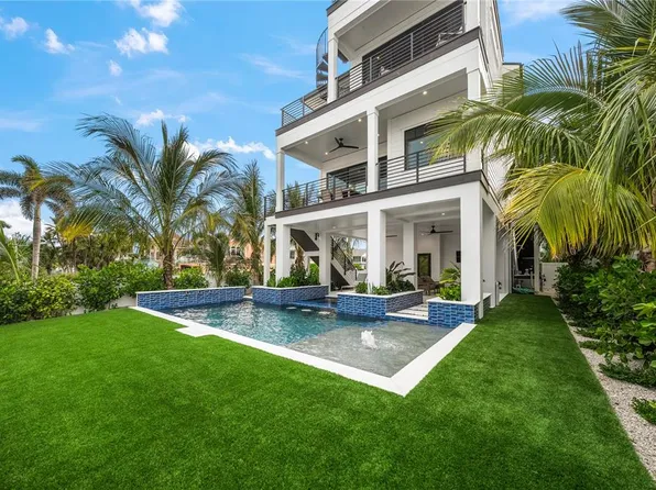 116 8th St S, Bradenton Beach, FL 34217