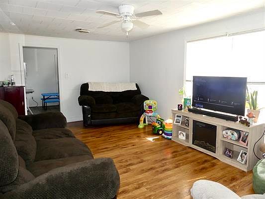 2nd image of 2205 S Rosemont Ave
