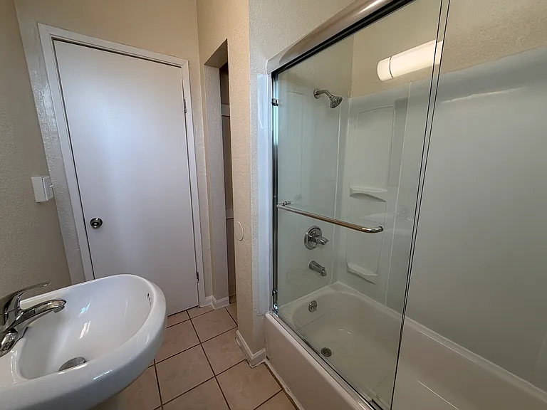 19th Street Apartments — Photo 12