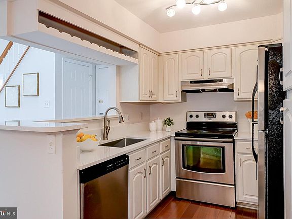 5th image of 2224 Springwood Dr APT J