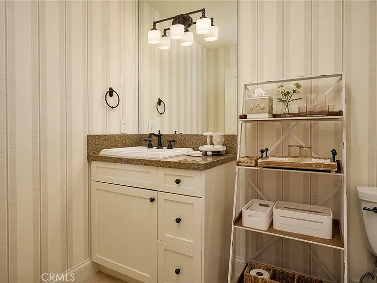 208 E Balboa Blvd — Photo 23