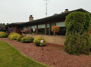 936 Lakeshore Dr, Cleveland, WI 53015