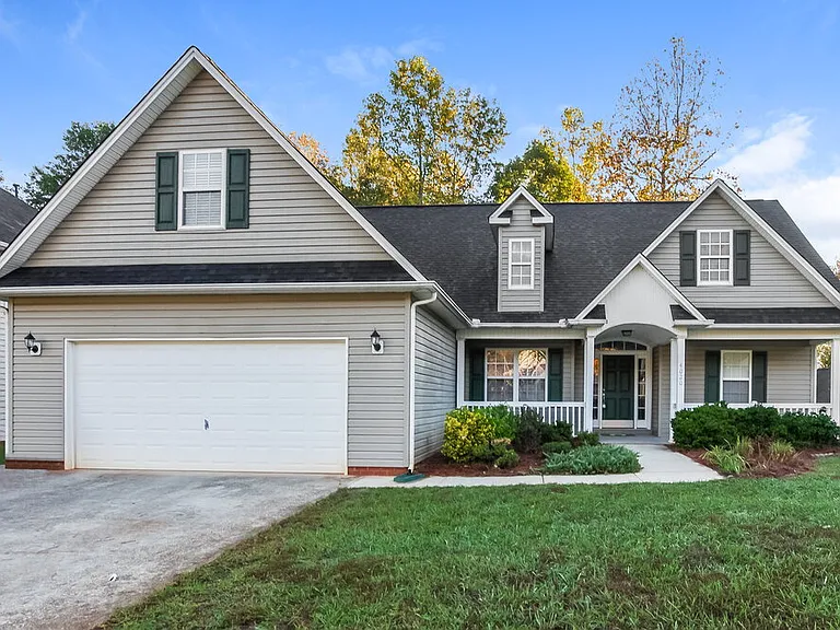 4020 River Falls Dr — Photo 1