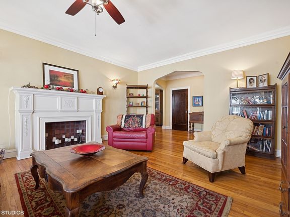 4th image of 4215 N Paulina St APT 2D