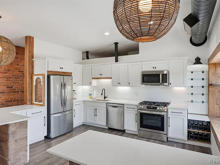 436 E Milwaukee St — Photo 11