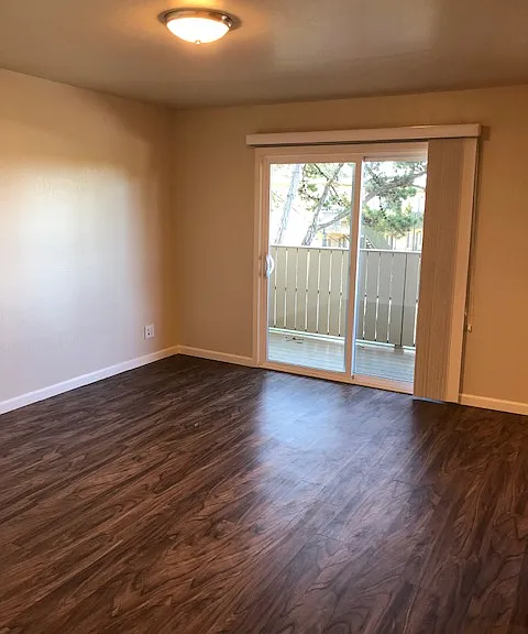Shangri-La Apartments — Photo 12