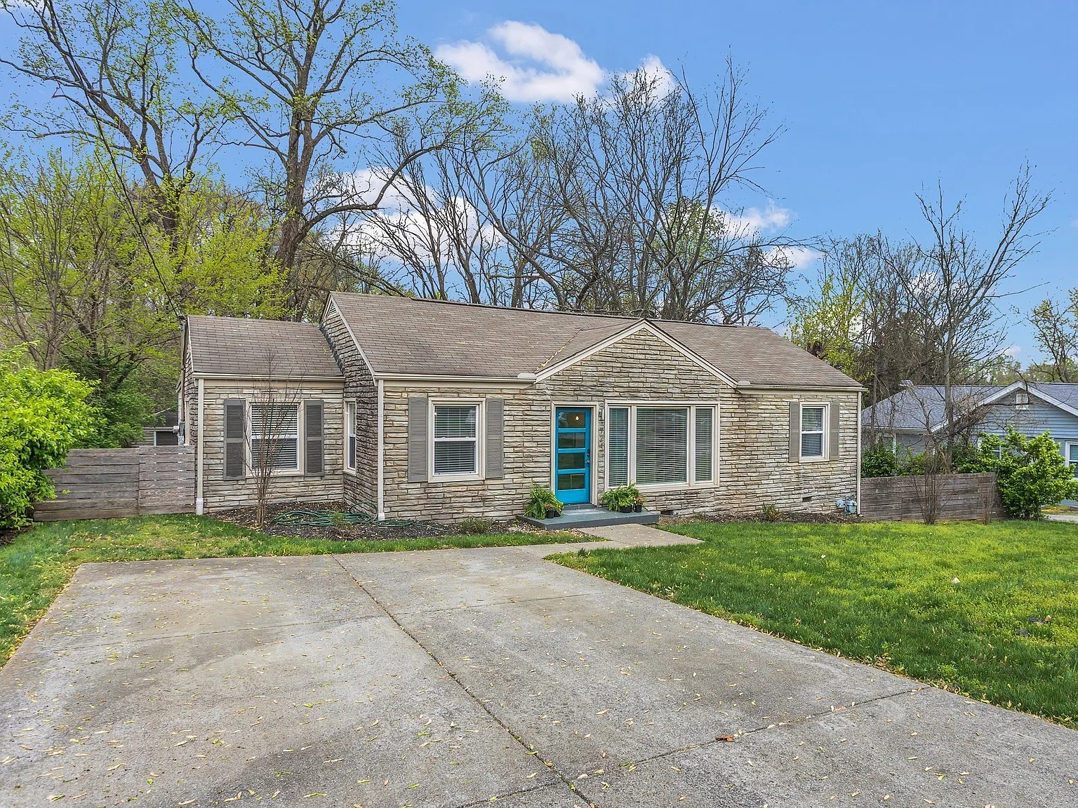 3 bed, 1393 sqft, $2,440 — Photo 3