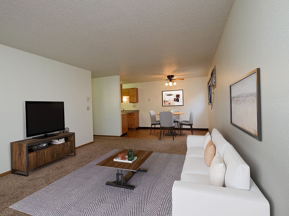 Fargo, ND Monticello Apartments | Living
