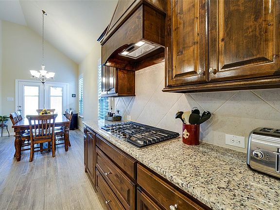 5th image of 9508 Meadowpark Dr
