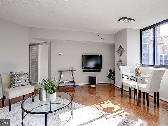 5th image of 1001 N Randolph St APT 1003