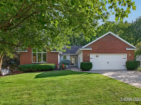 4808 Paramount Dr NE, Grand Rapids, MI 49525