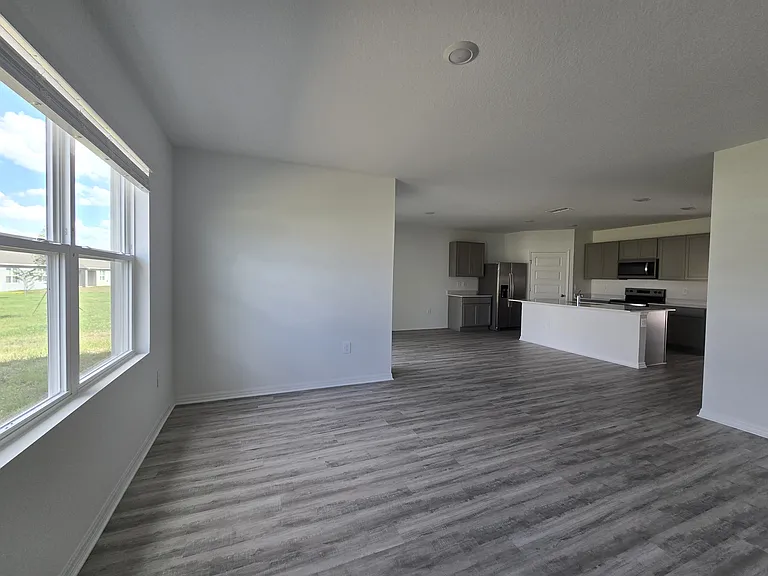 231 Taylor Groves St — Photo 4