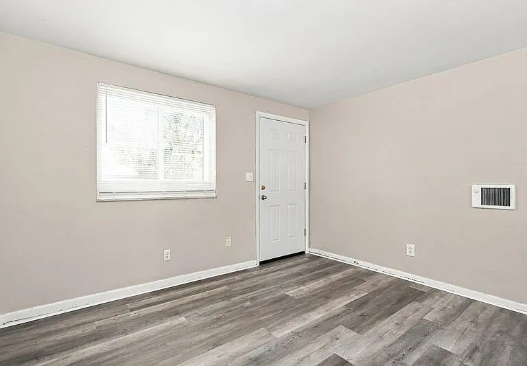 141 Stevens Ave — Photo 3