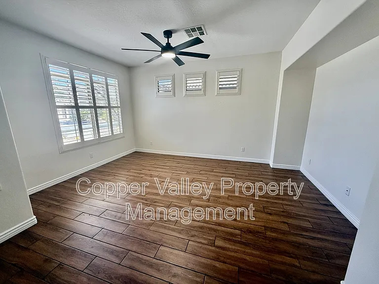 2606 W Florentine Rd — Photo 4