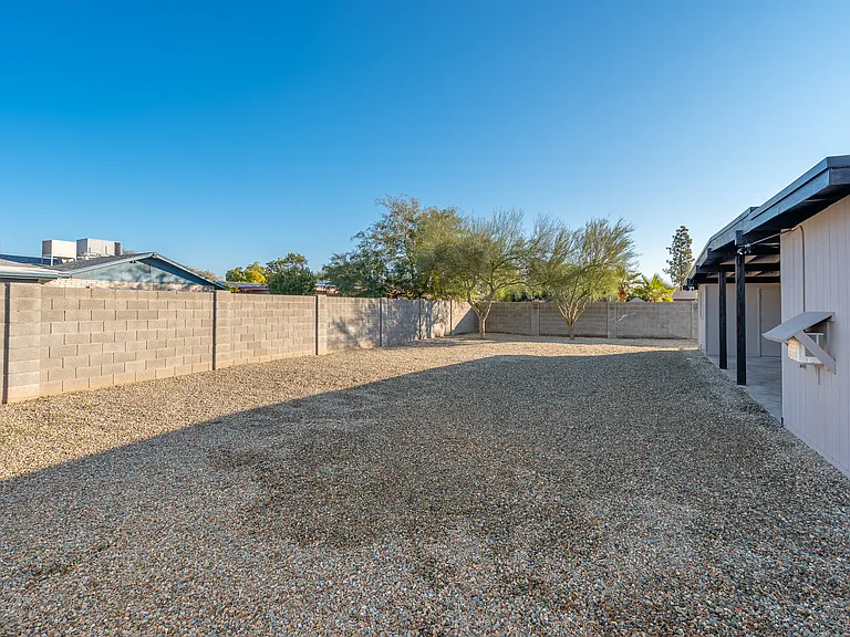5010 W Beverly Ln — Photo 21