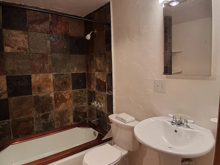 435 Mount Ave — Photo 17