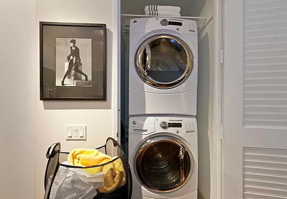 3rd image of 320 W 39th St #17G