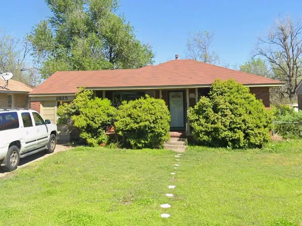 1925 Westchester Dr, The Village, OK 73120