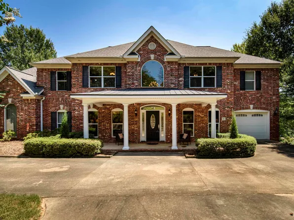 1 Hillsborough Ct, Little Rock, AR 72212